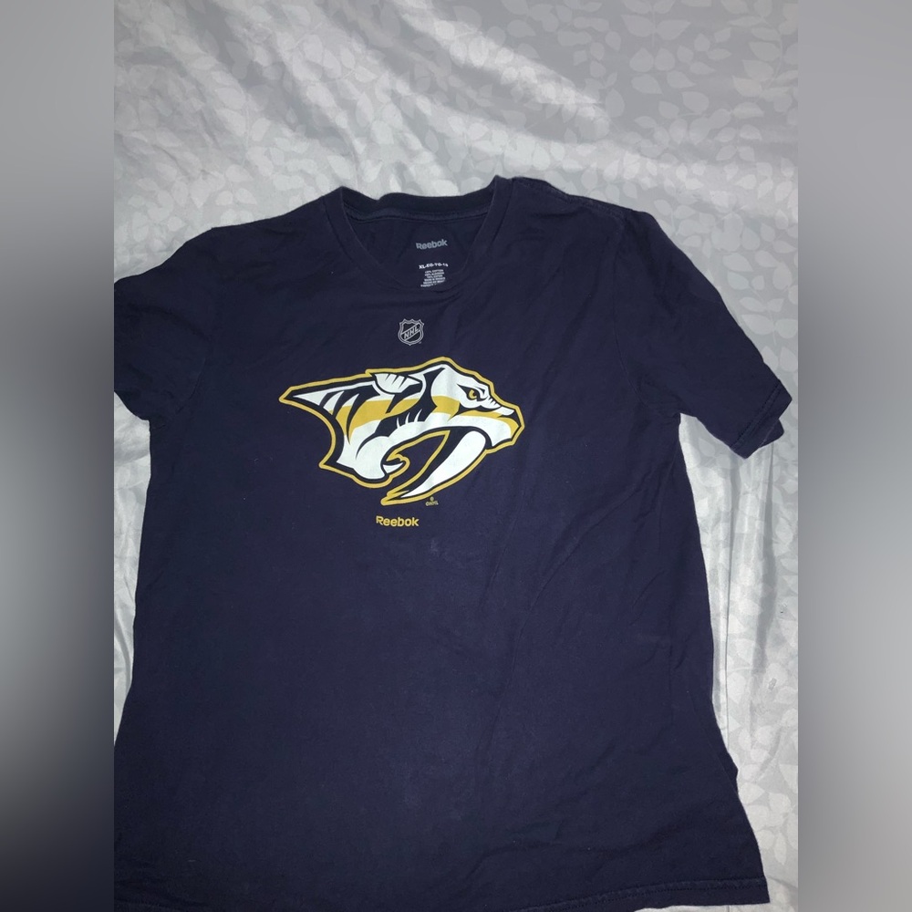 Nwot Reebok Shirt Youth XLarge Nashville Predators Blue Short Sleeve Graphic Tee